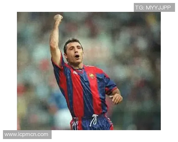 足球巨星风采：从梅西到C罗的传奇之路与球场背后的故事